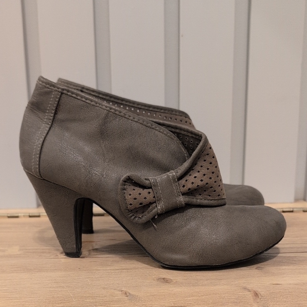 Brown Heeled Booties With Bow Detail